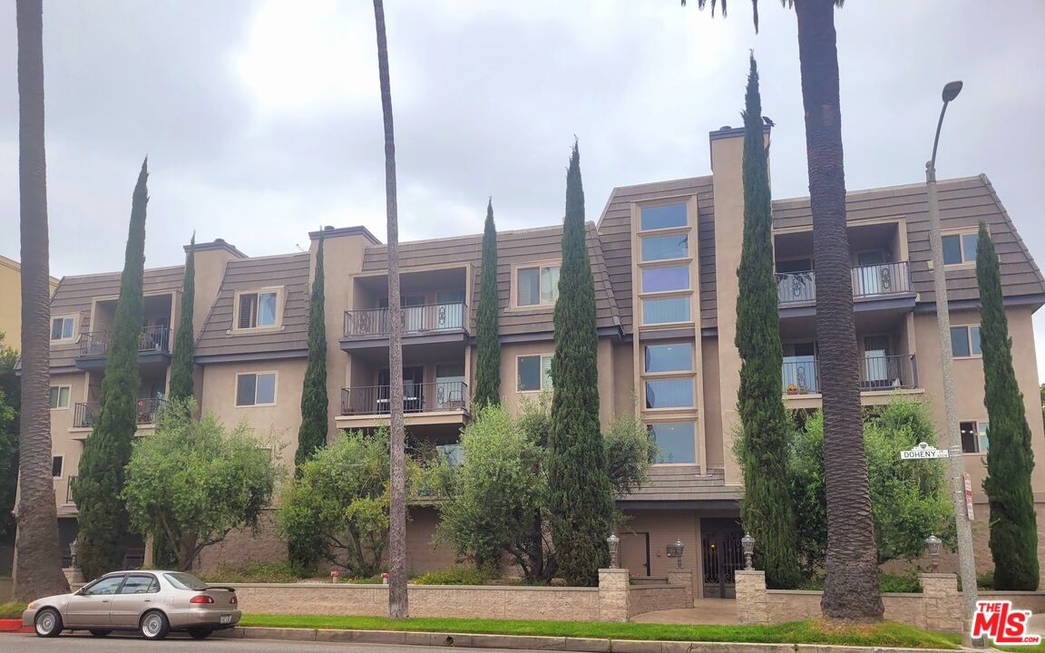 439 N Doheny Dr Unit: 304