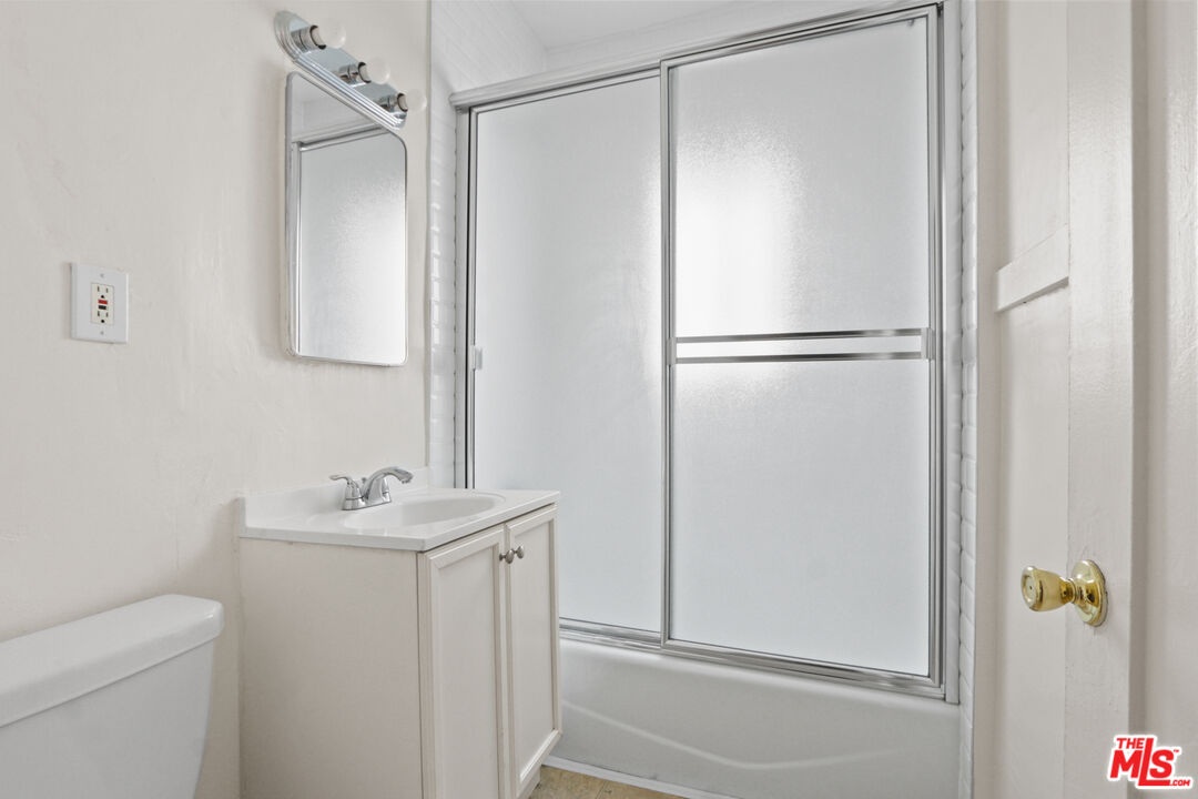 350 N Orange Grove Ave Unit: 4