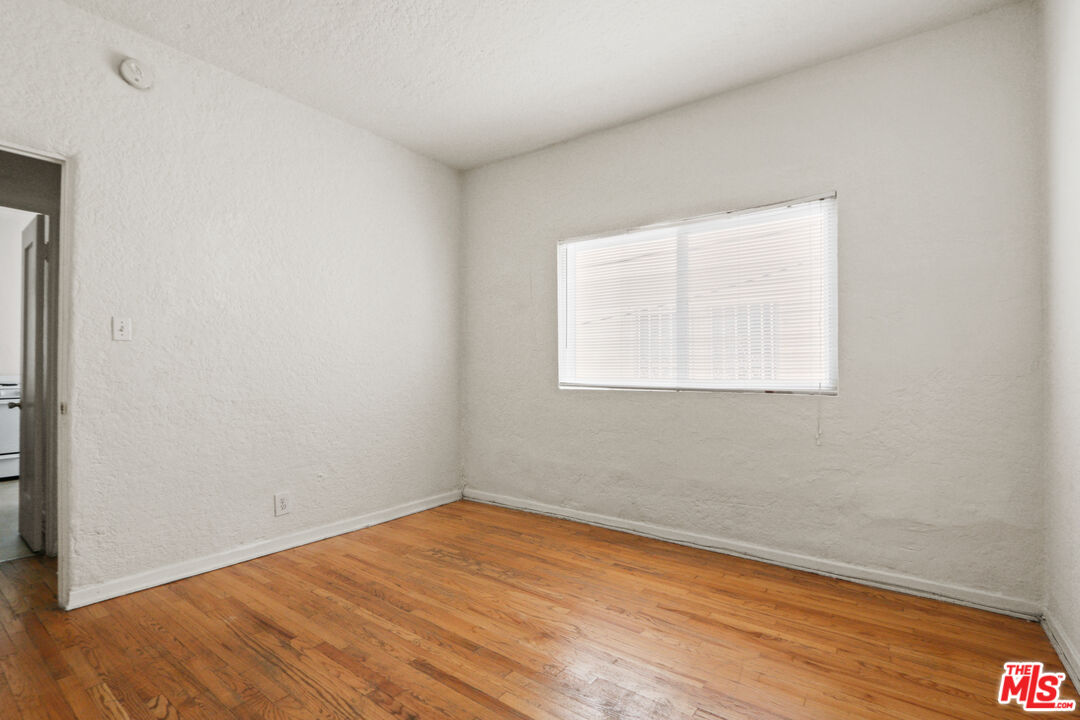 350 N Orange Grove Ave Unit: 4