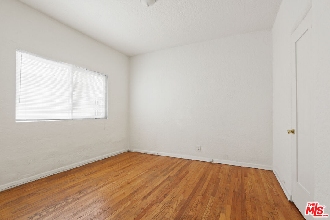 350 N Orange Grove Ave Unit: 4