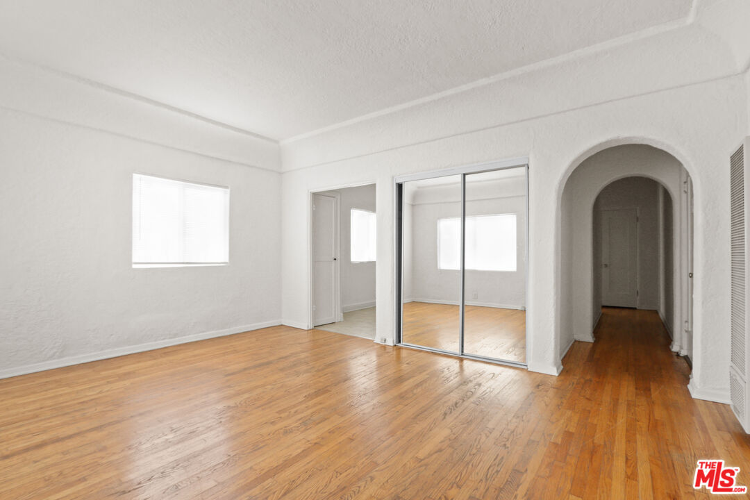 350 N Orange Grove Ave Unit: 4