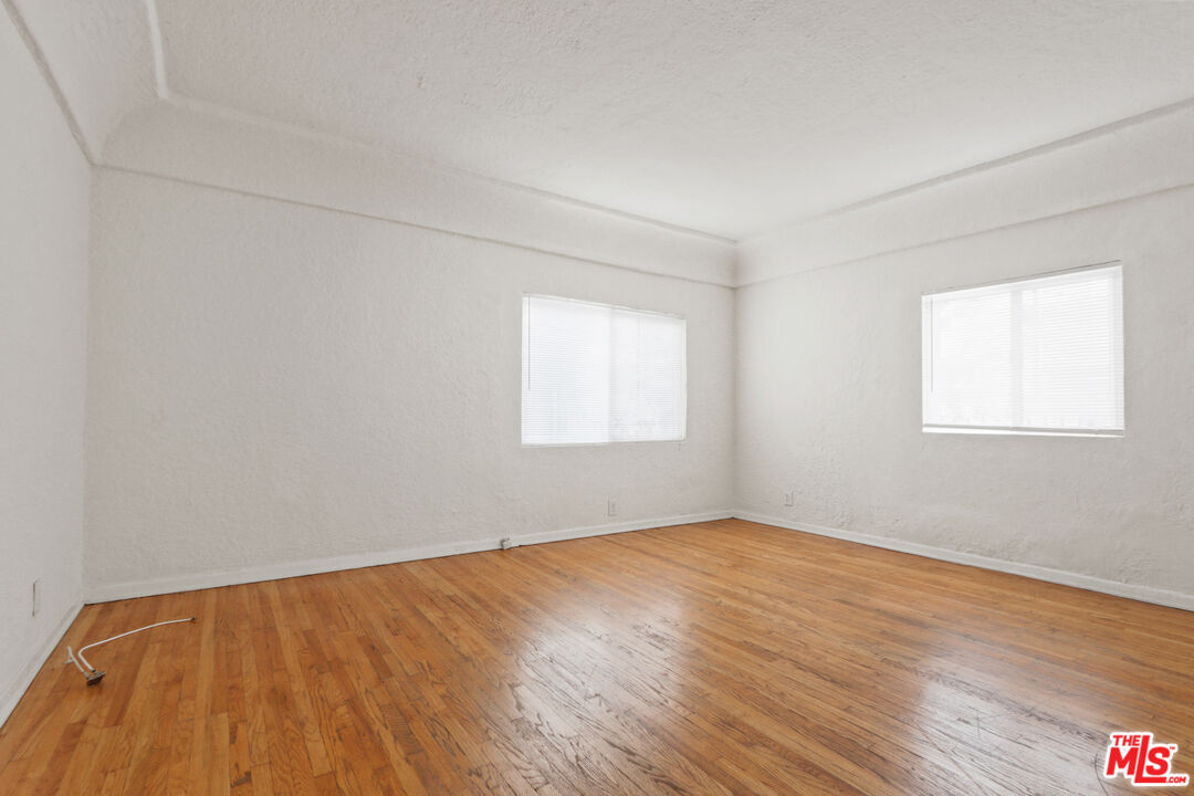 350 N Orange Grove Ave Unit: 4