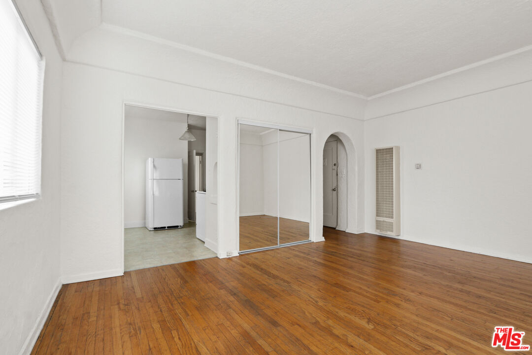 350 N Orange Grove Ave Unit: 4