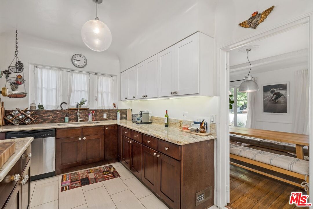 321 N La Peer Dr Unit: Lower Unit