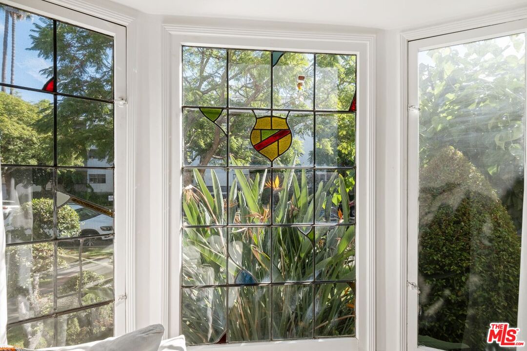 321 N La Peer Dr Unit: Lower Unit