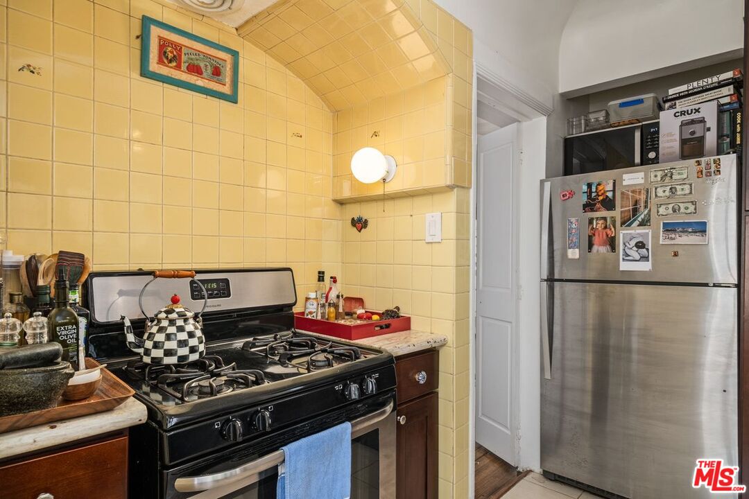 321 N La Peer Dr Unit: Lower Unit