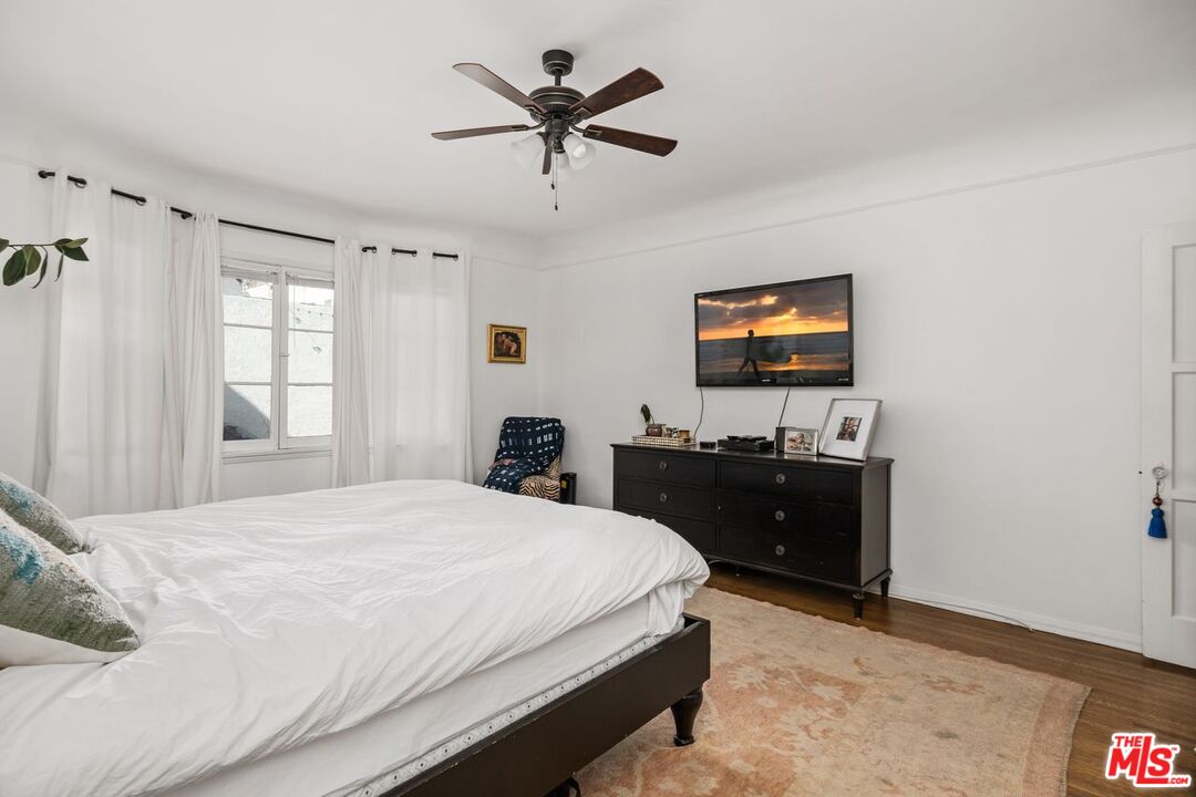 321 N La Peer Dr Unit: Lower Unit