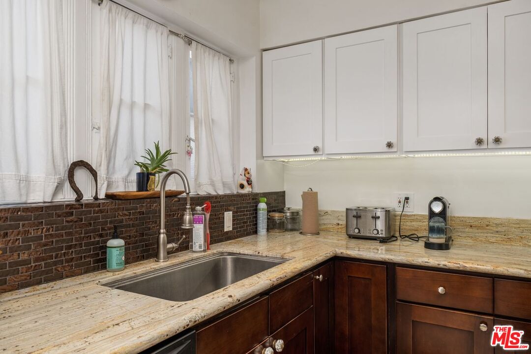 321 N La Peer Dr Unit: Lower Unit