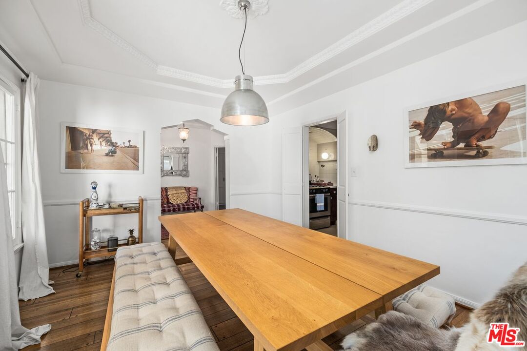 321 N La Peer Dr Unit: Lower Unit