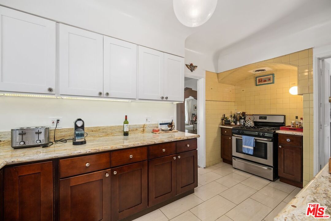 321 N La Peer Dr Unit: Lower Unit