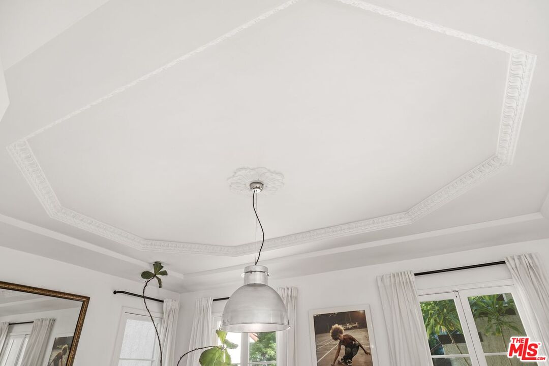 321 N La Peer Dr Unit: Lower Unit