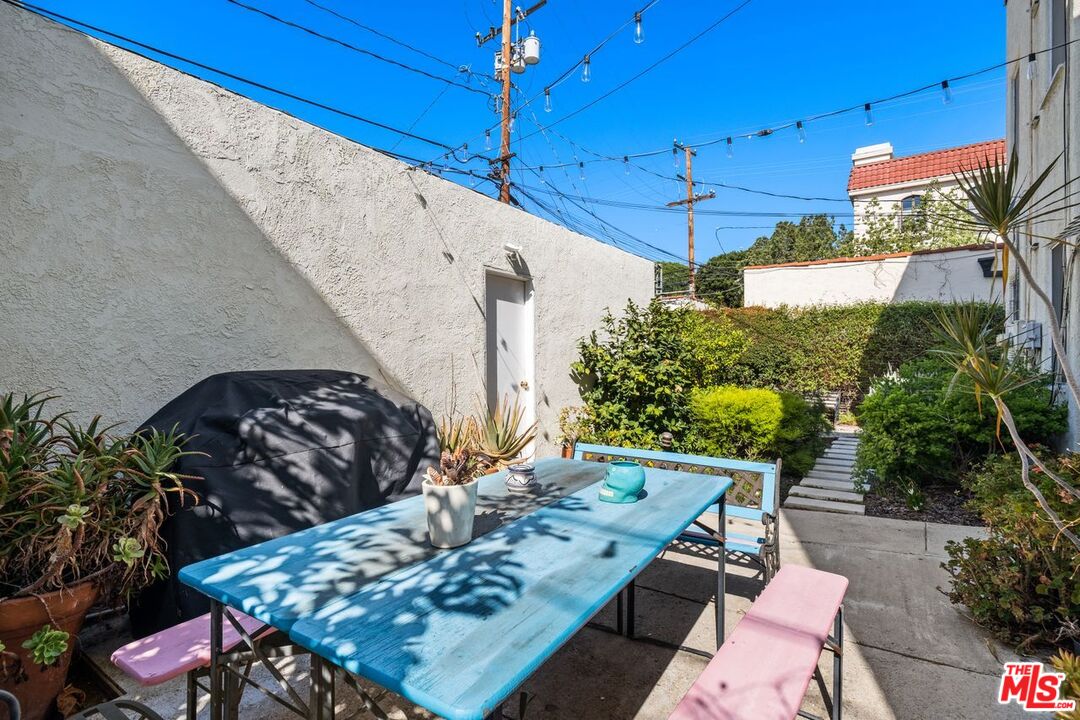 321 N La Peer Dr Unit: Lower Unit