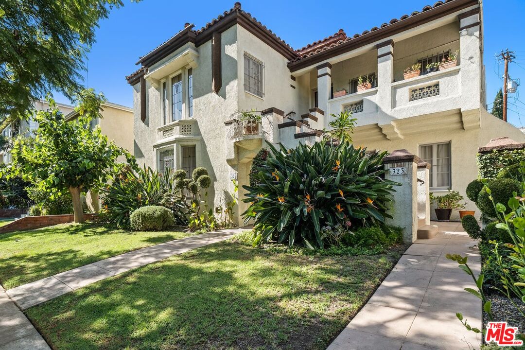 321 N La Peer Dr Unit: Lower Unit