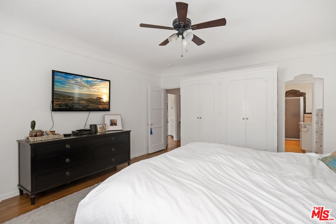 321 N La Peer Dr Unit: Lower Unit