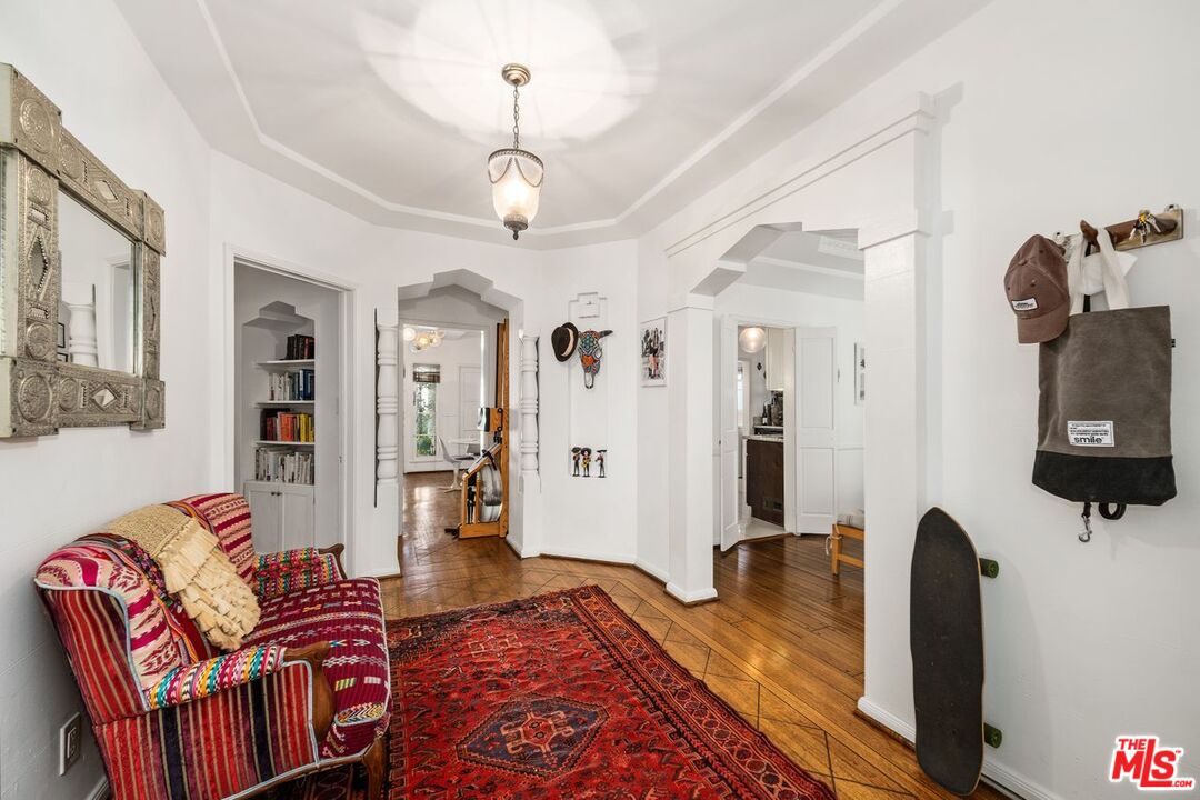 321 N La Peer Dr Unit: Lower Unit