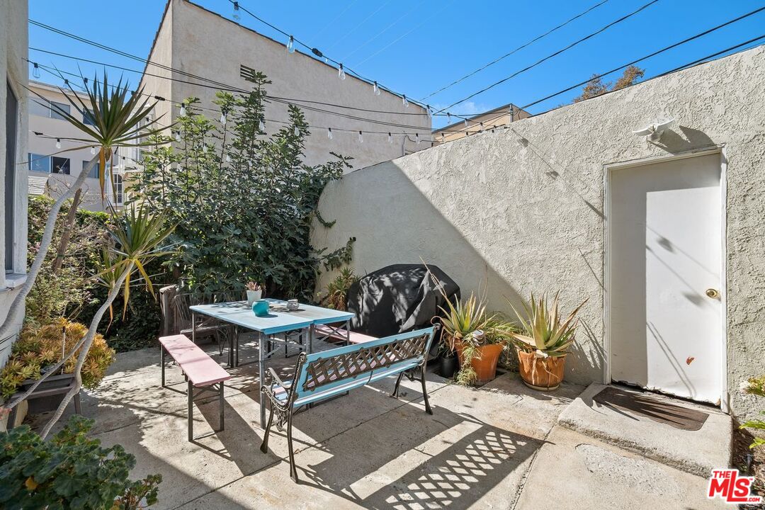 321 N La Peer Dr Unit: Lower Unit