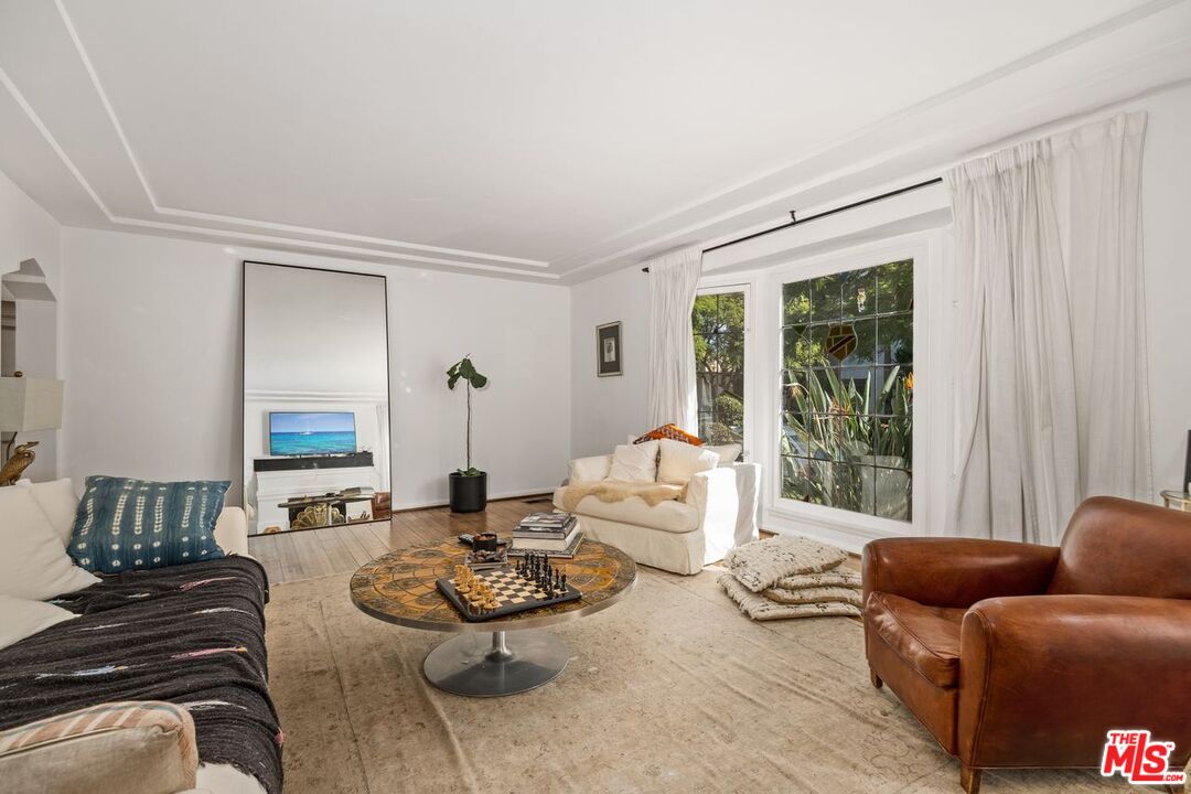 321 N La Peer Dr Unit: Lower Unit