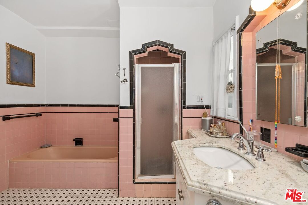 321 N La Peer Dr Unit: Lower Unit