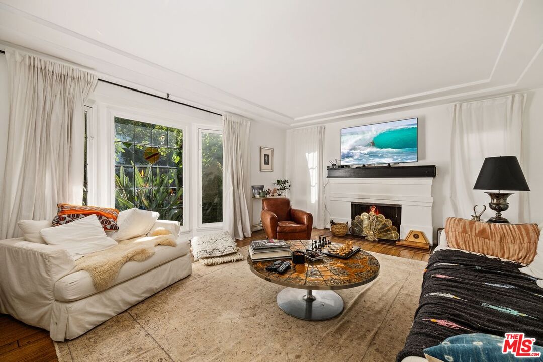 321 N La Peer Dr Unit: Lower Unit