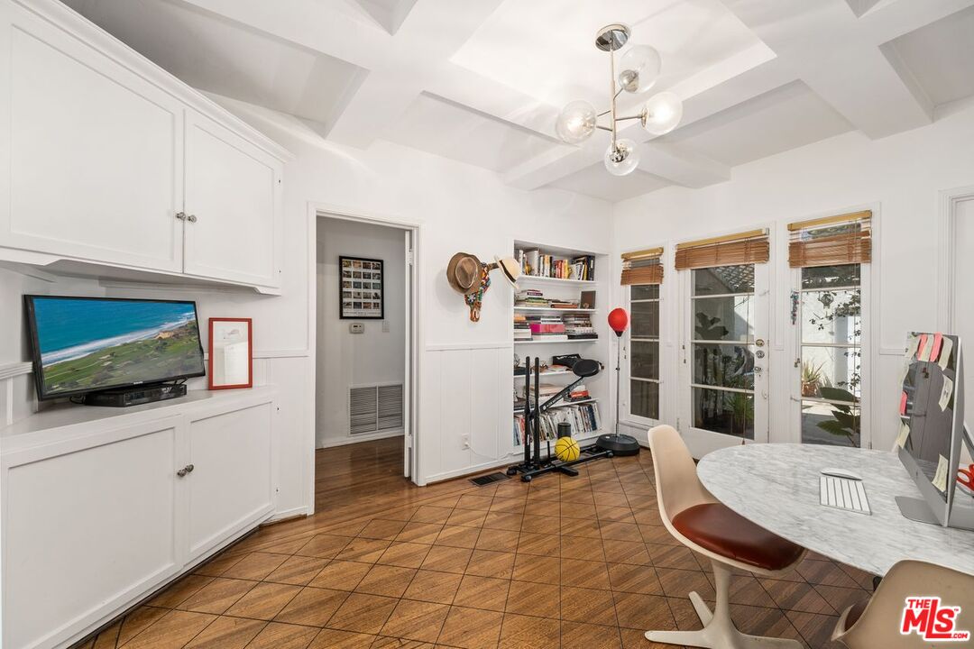 321 N La Peer Dr Unit: Lower Unit