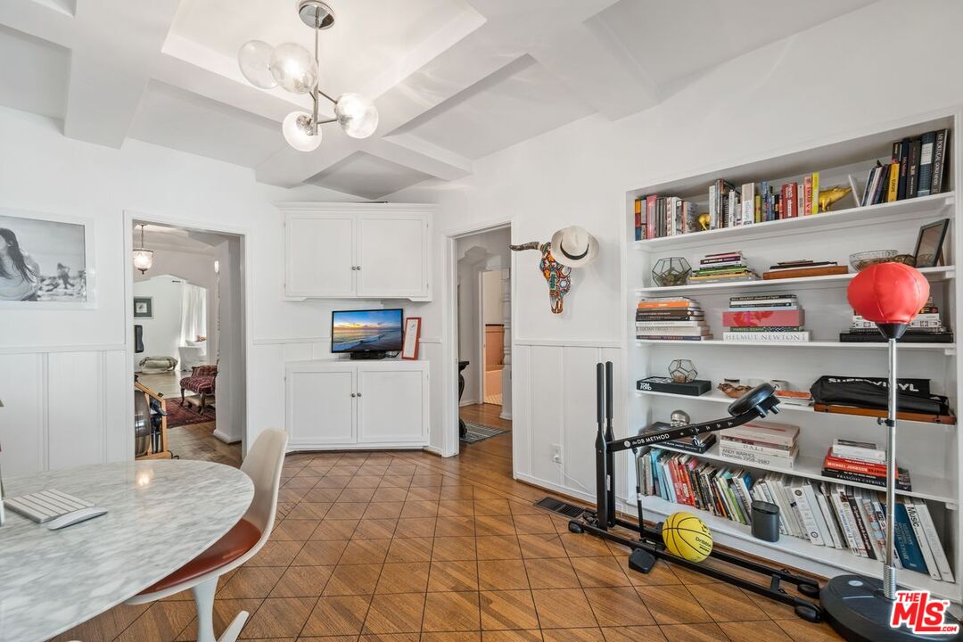 321 N La Peer Dr Unit: Lower Unit