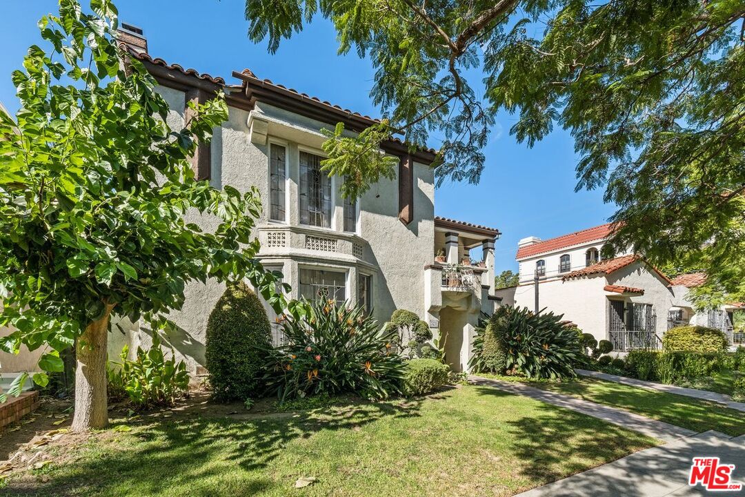 321 N La Peer Dr Unit: Lower Unit