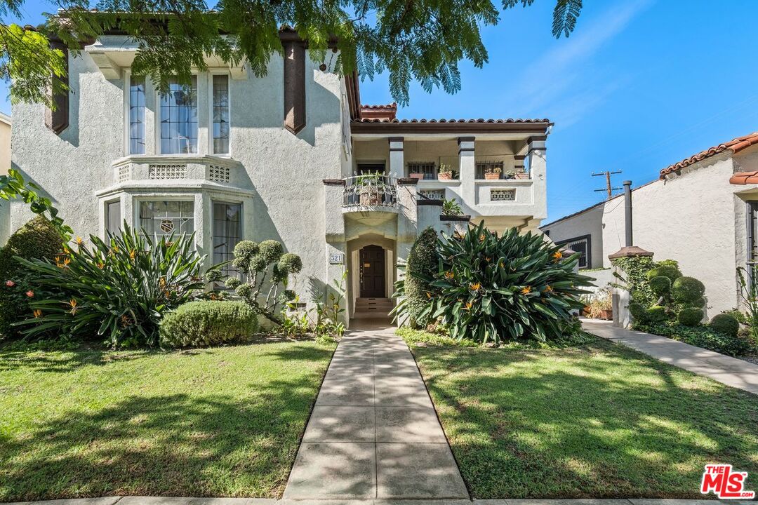 321 N La Peer Dr Unit: Lower Unit