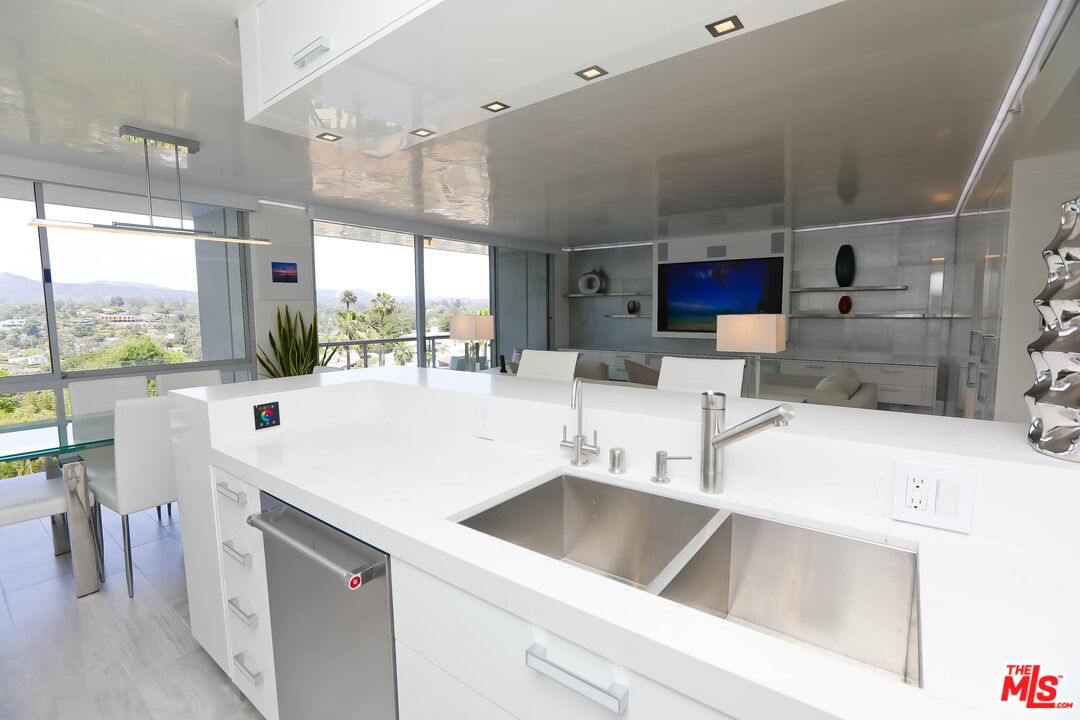 201 Ocean Ave Unit: 910B