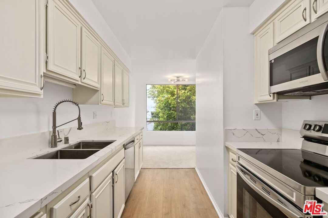 1340 S BEVERLY GLEN BLVD Unit: 303