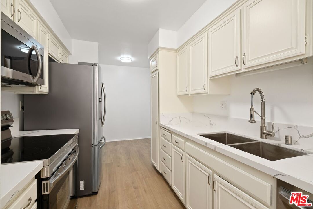 1340 S BEVERLY GLEN BLVD Unit: 303