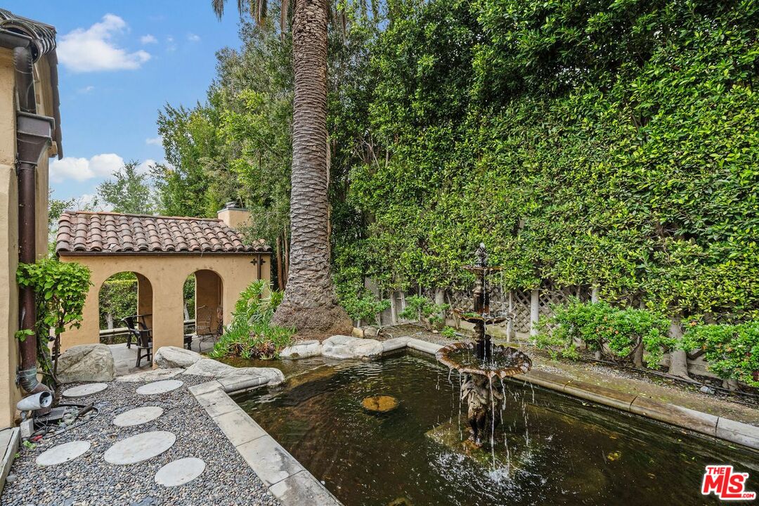 4320 Cedarhurst Cir