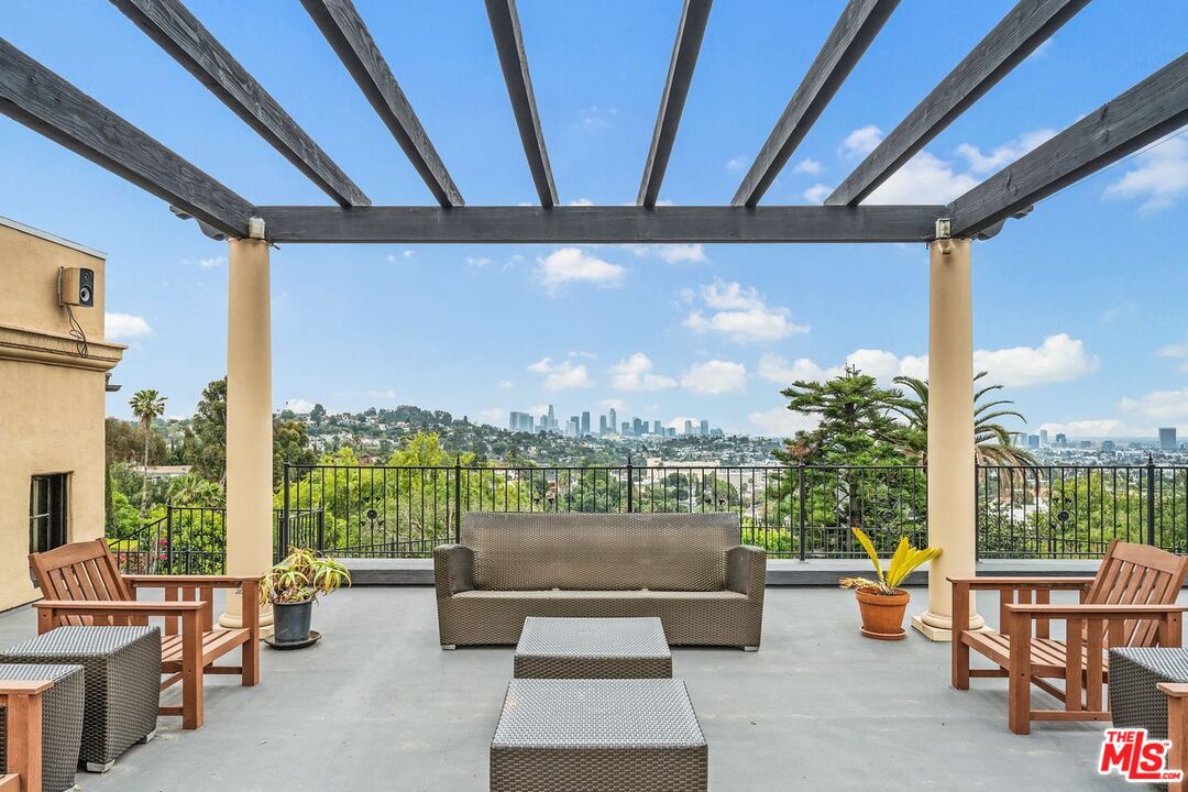 4320 Cedarhurst Cir