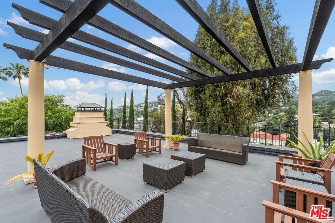 4320 Cedarhurst Cir