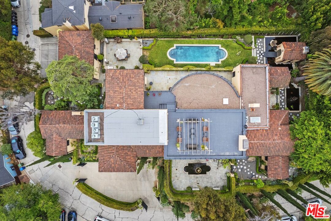 4320 Cedarhurst Cir
