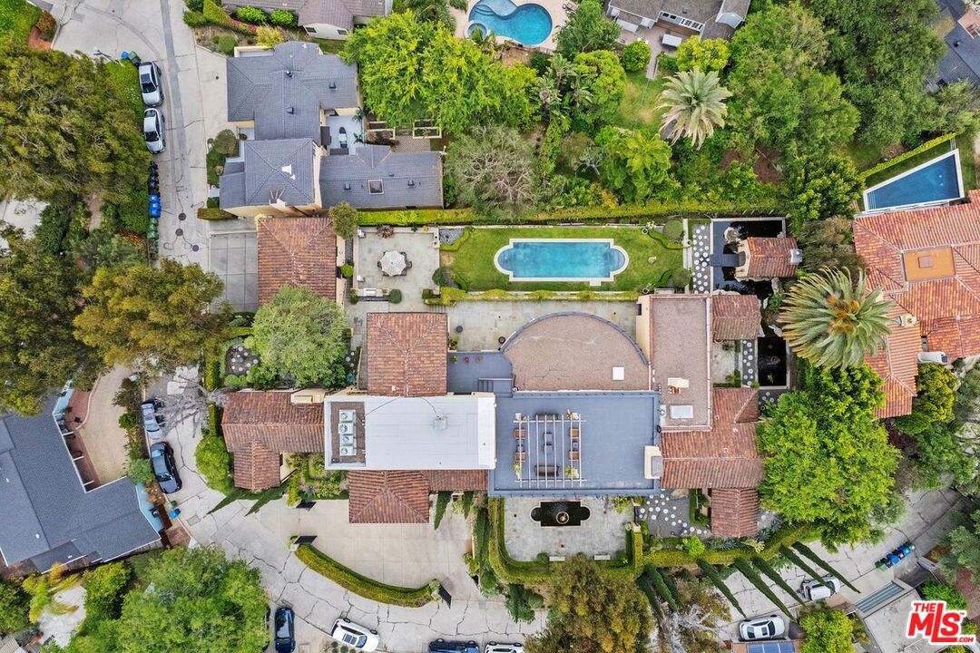 4320 Cedarhurst Cir