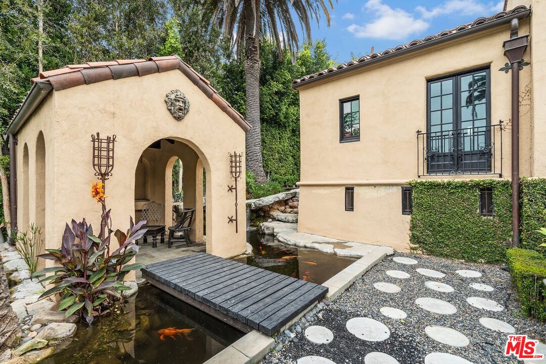 4320 Cedarhurst Cir