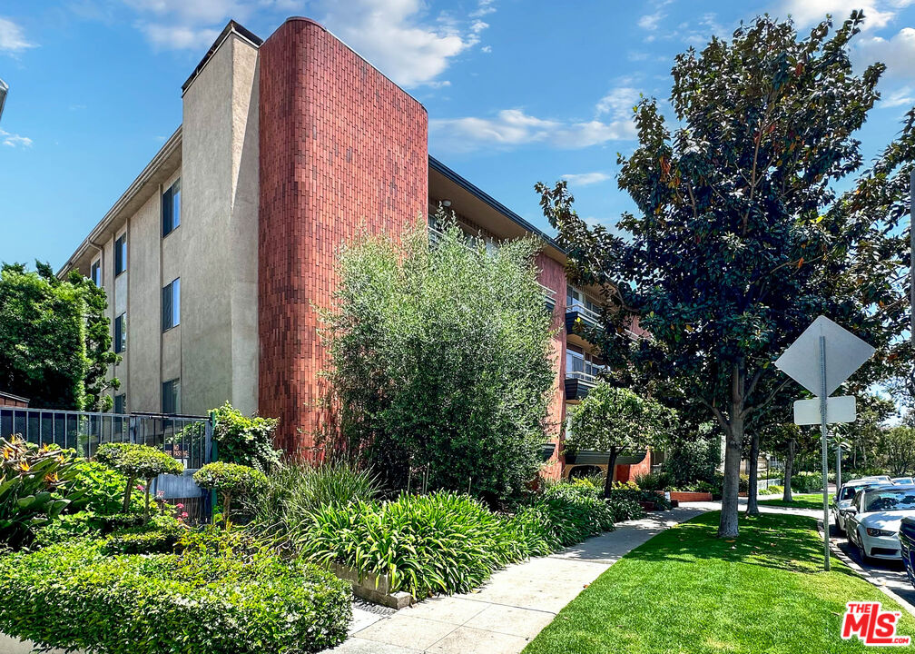 818 S Gretna Green Way Unit: 308