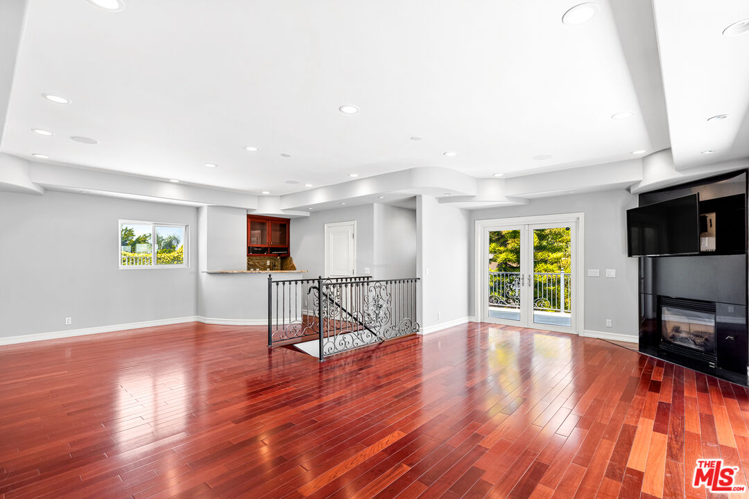 3001 Corda DR