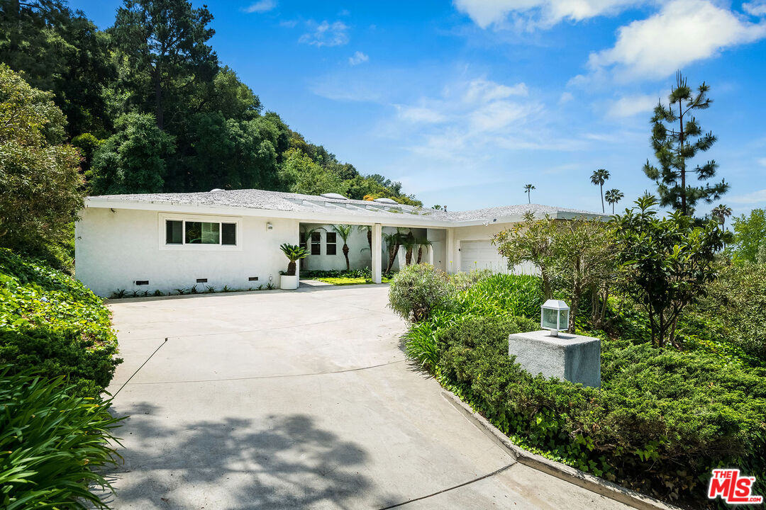 1965 Loma Vista Dr