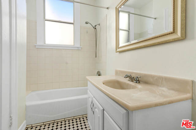 444 N Orange Grove AVE