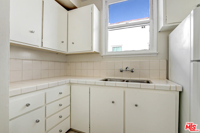 444 N Orange Grove AVE