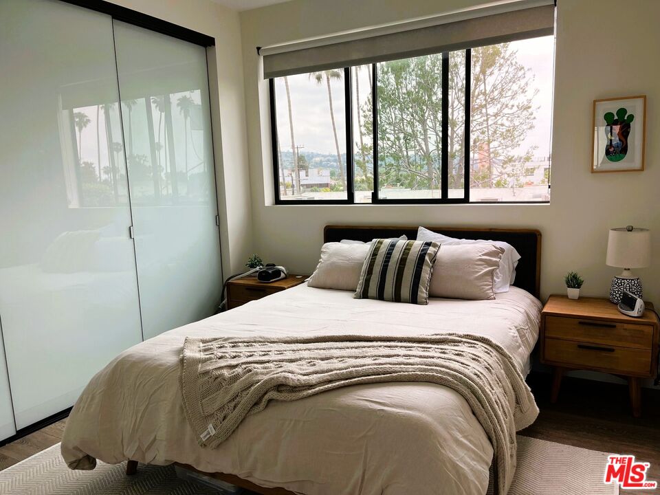 13209 Moorpark St Unit: 402