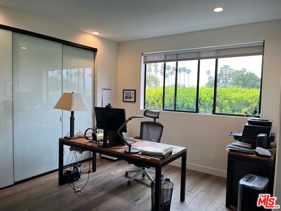 13209 Moorpark St Unit: 402