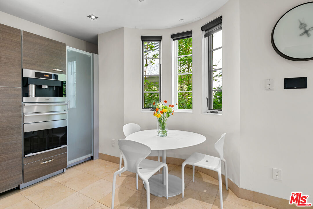 443 N Palm Dr Unit: 302