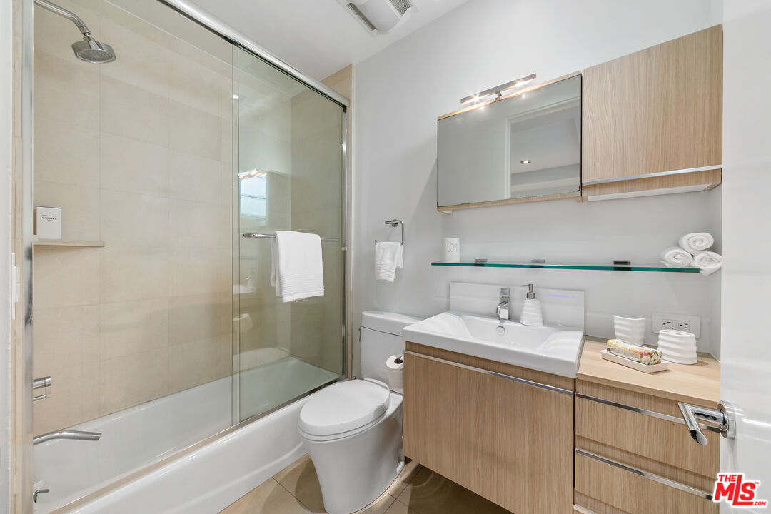 443 N Palm Dr Unit: 302