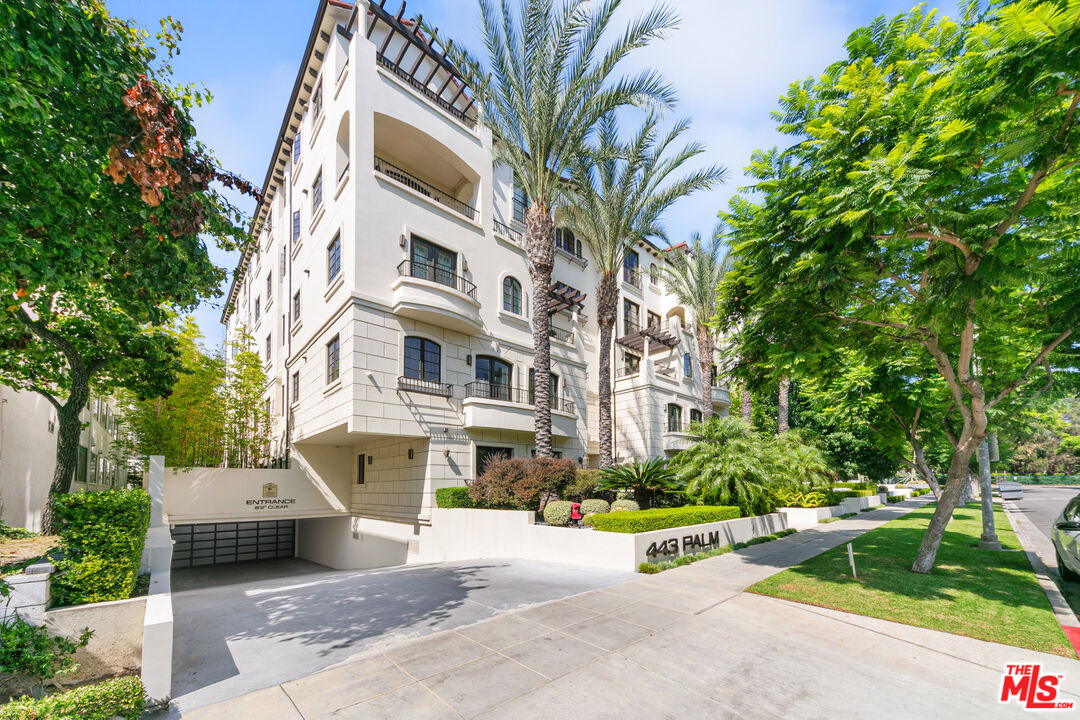 443 N Palm Dr Unit: 302