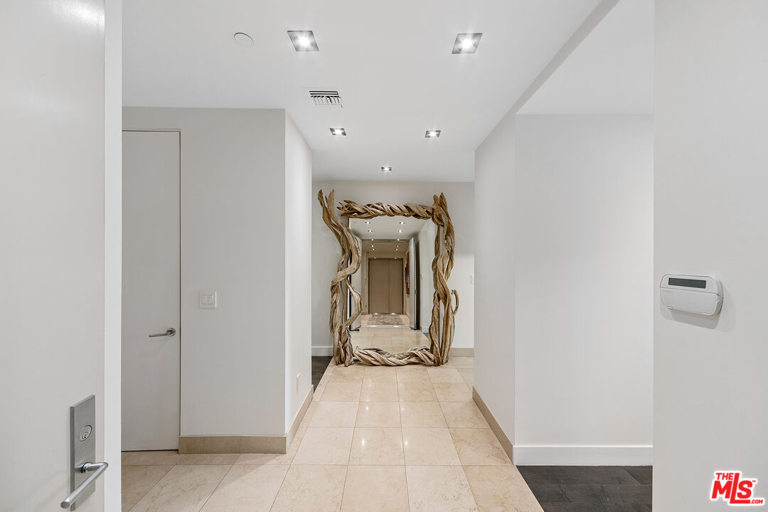 443 N Palm Dr Unit: 302