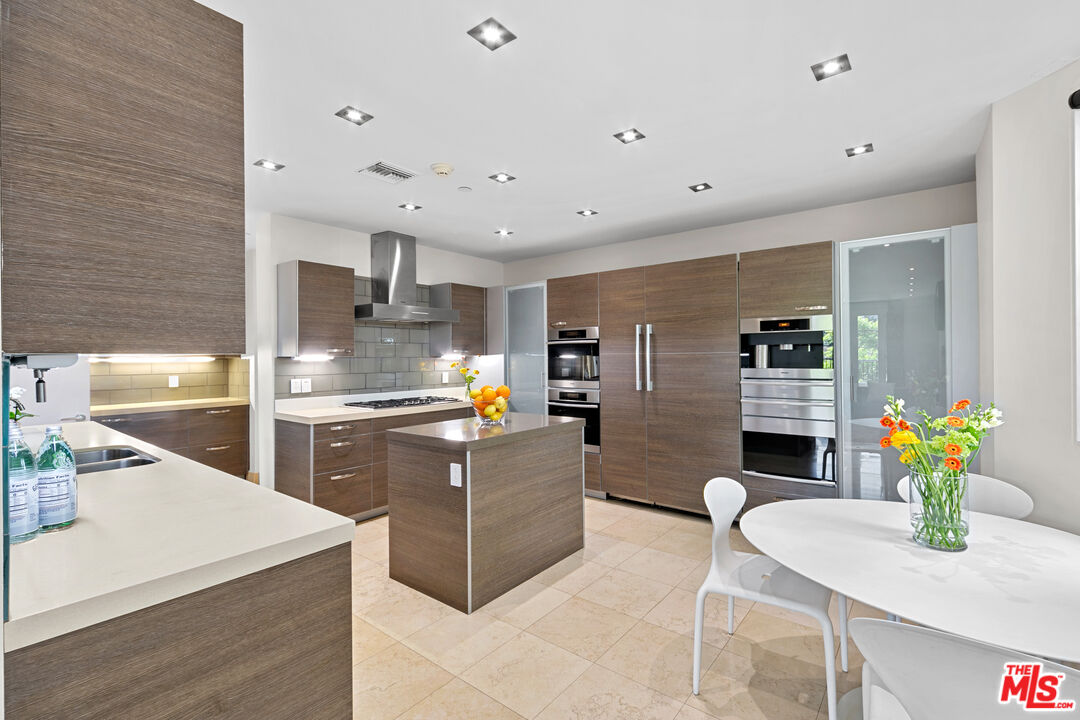 443 N Palm Dr Unit: 302