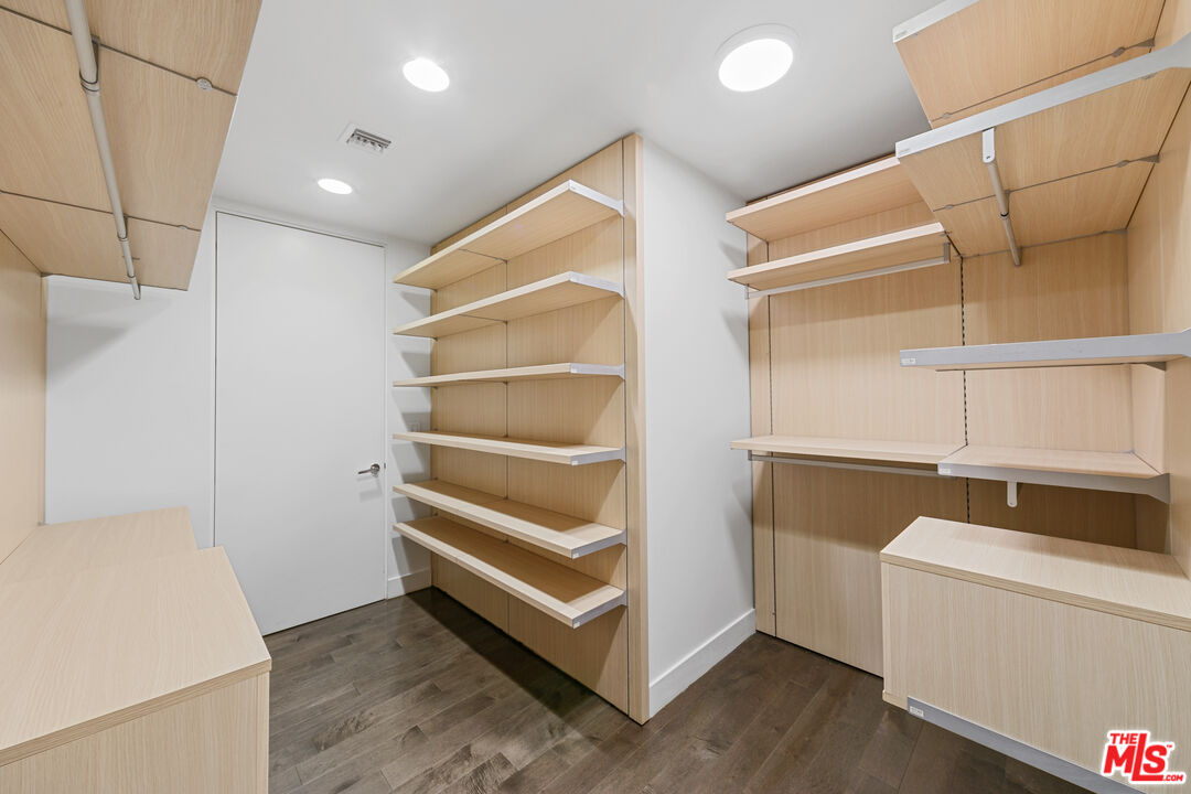 443 N Palm Dr Unit: 302