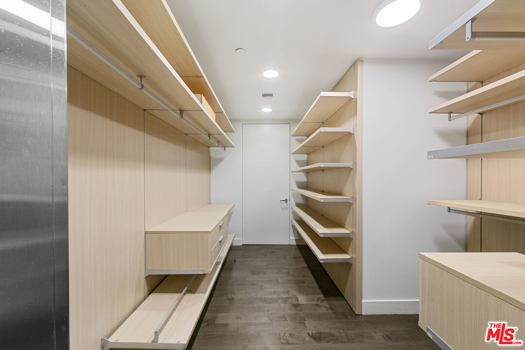 443 N Palm Dr Unit: 302